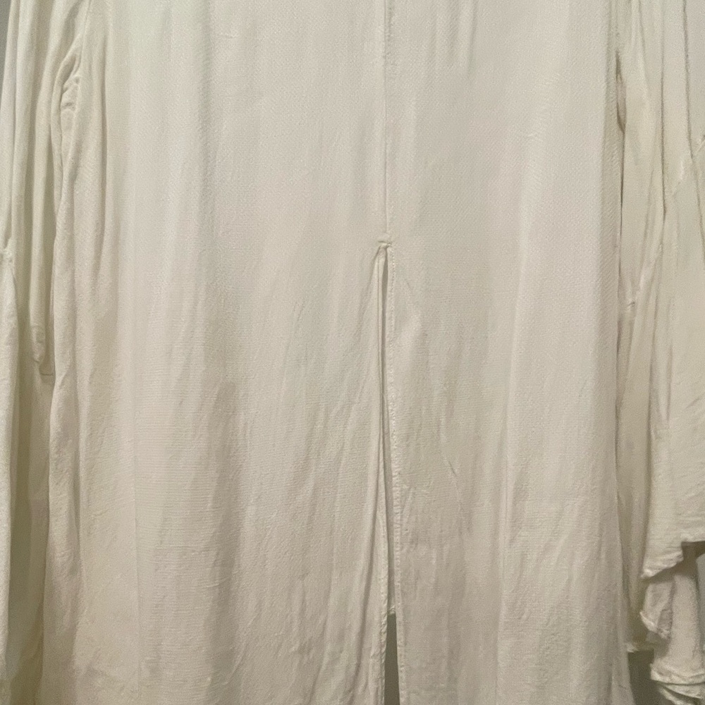 White flutter sleeve blouse/slit up back - Picture 3 of 4